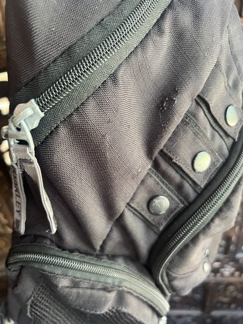 Oakley Black Men's Everyday Backpack with Silver Logo - Picture 5 of 8
